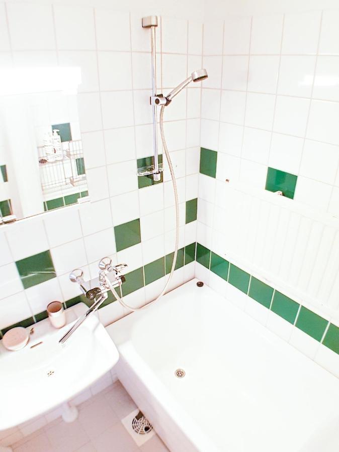 Comfortable Apartment Mila At A Good Location كوتكا المظهر الخارجي الصورة