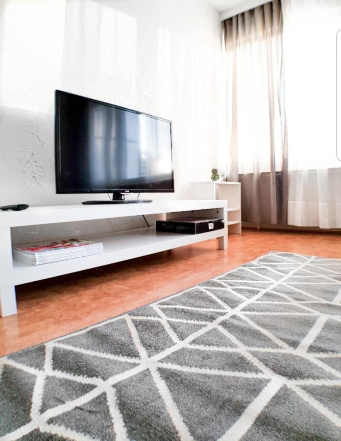 Comfortable Apartment Mila At A Good Location كوتكا المظهر الخارجي الصورة
