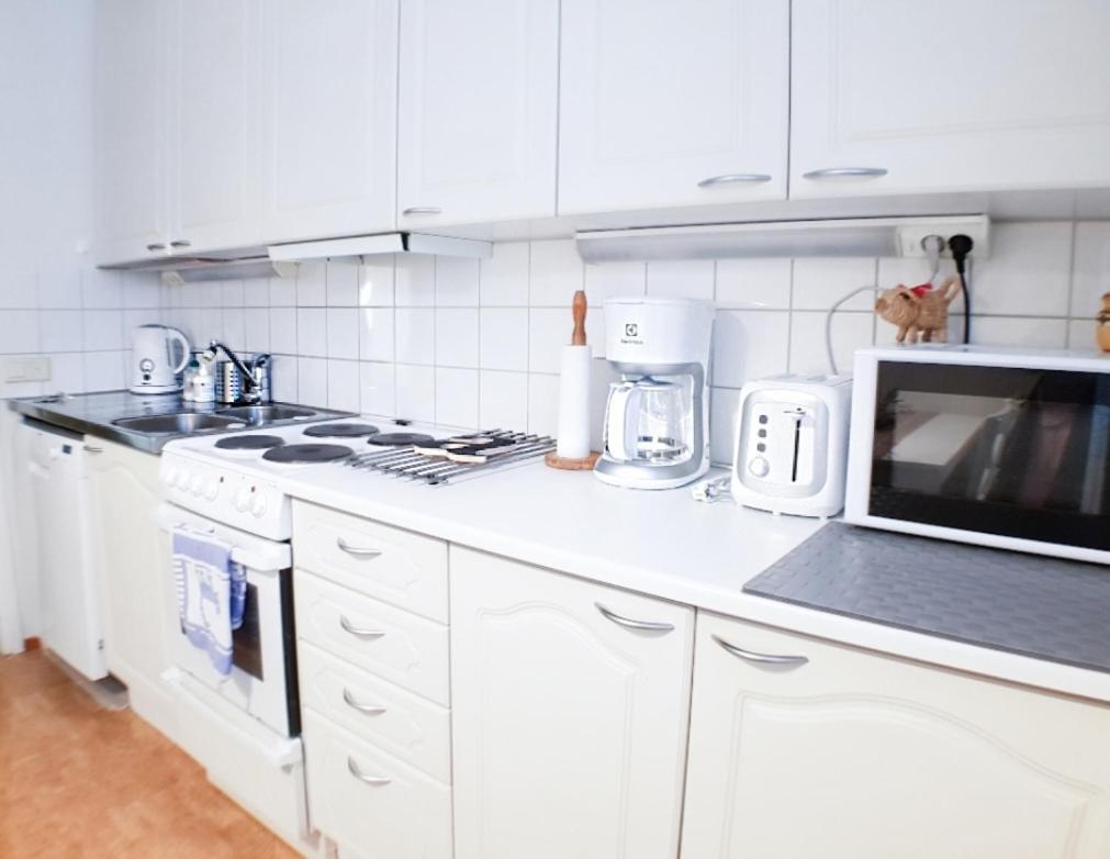 Comfortable Apartment Mila At A Good Location كوتكا المظهر الخارجي الصورة