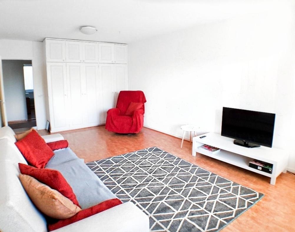 Comfortable Apartment Mila At A Good Location كوتكا المظهر الخارجي الصورة